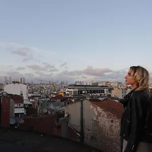Sanat Taksim بيت شباب اسطنبول